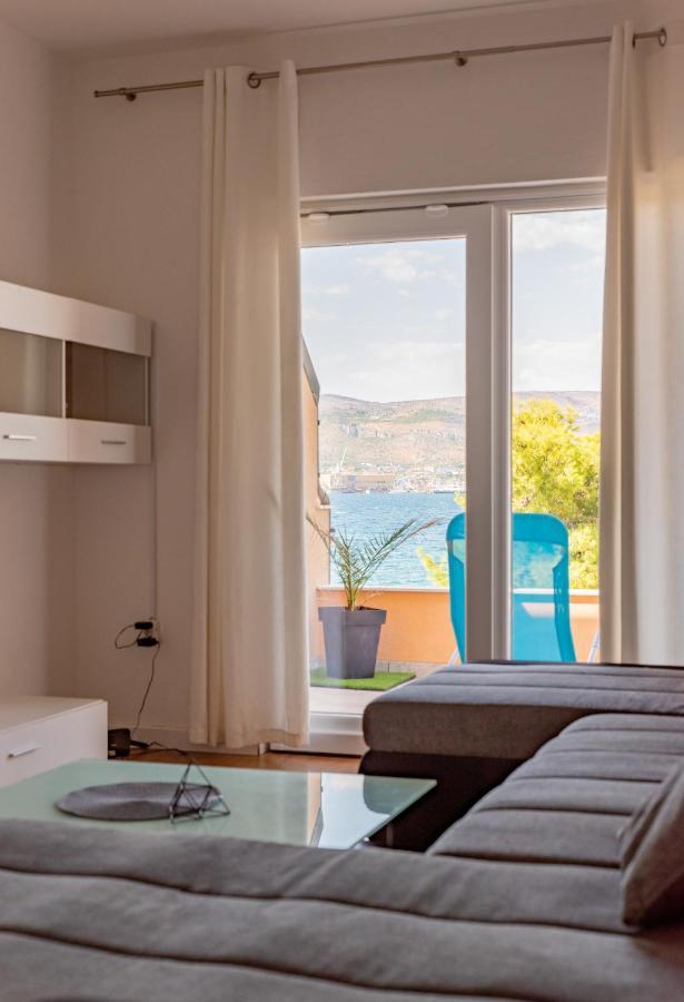 Beach Holiday Home With Private Jacuzzi & Parking Trogir Kültér fotó