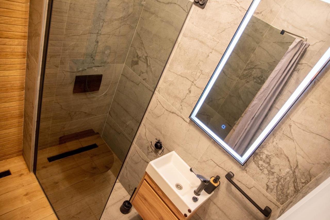 Beach Holiday Home With Private Jacuzzi & Parking Trogir Kültér fotó