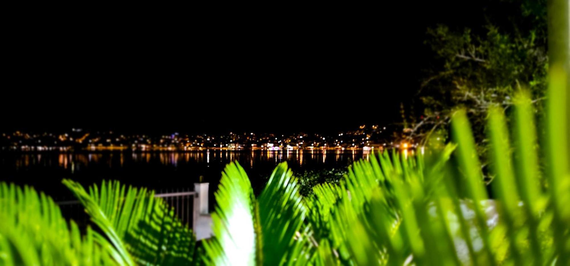 Beach Holiday Home With Private Jacuzzi & Parking Trogir Kültér fotó